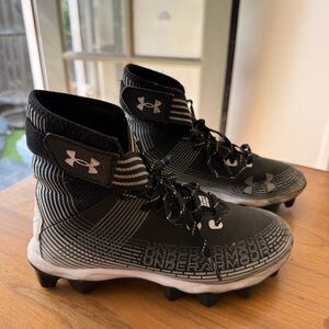 UNDER ARMOUR Youth Highlight Franchise Football Cleat - 4.5Y